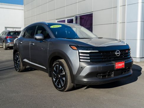 Used 2025 Nissan Kicks SR image 26