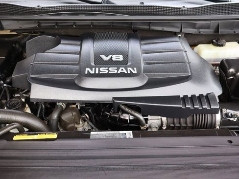 Used 2018 Nissan Titan SV w/ SV Convenience Package image 39
