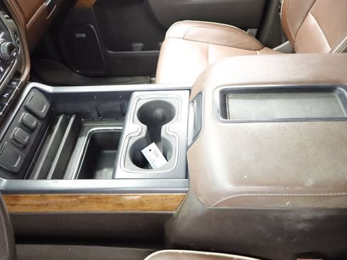 Used 2015 Chevrolet Silverado 1500 High Country w/ High Country Premium Package AWD/4WD image 27
