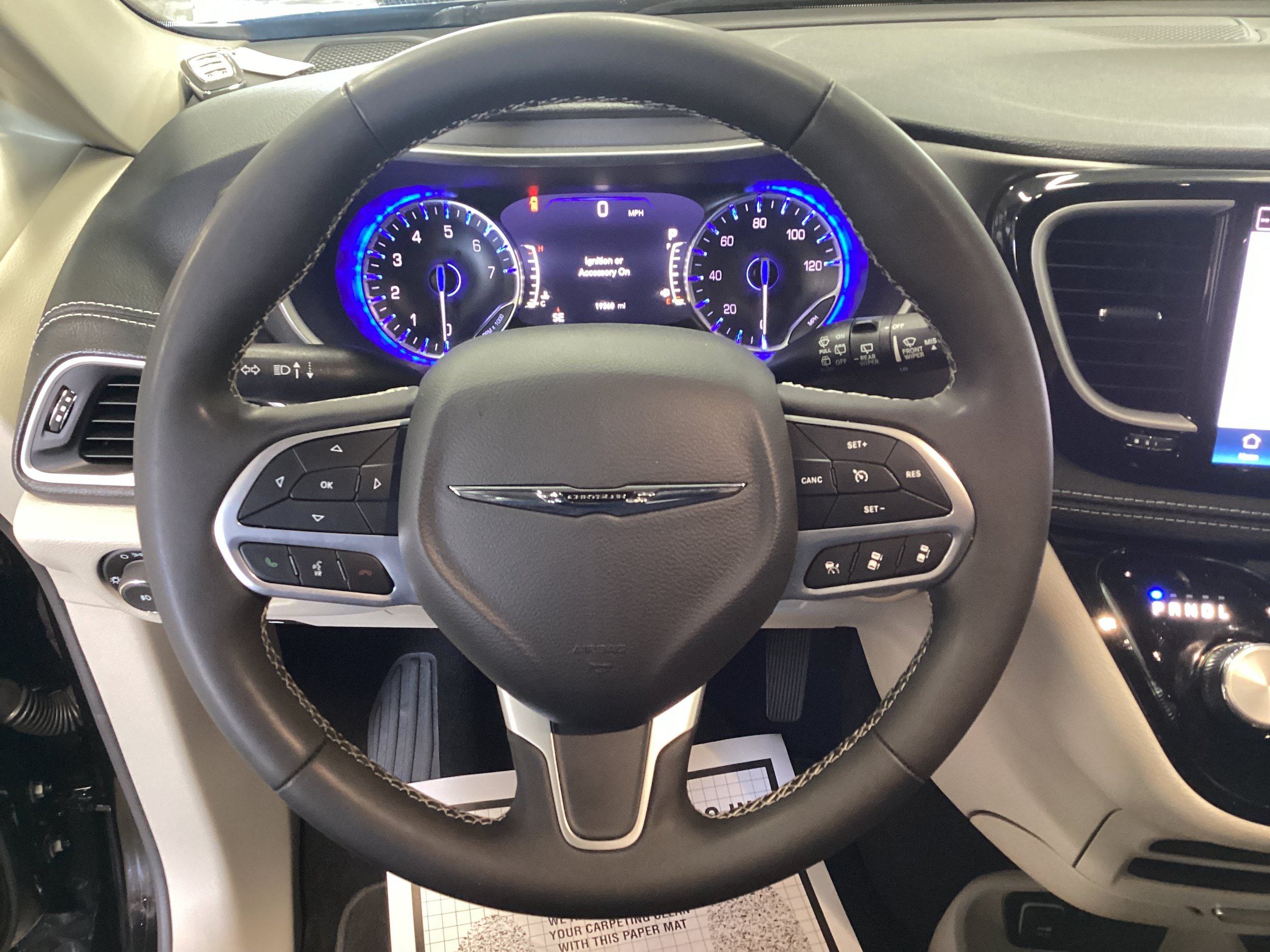 Used 2024 Chrysler Pacifica Touring-L AWD/4WD image 21