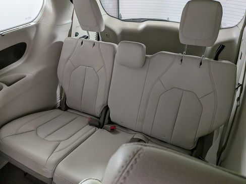 Used 2020 Chrysler Pacifica Touring-L Plus FWD image 40