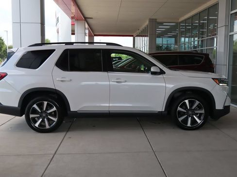 Used 2023 Honda Pilot Elite image 11