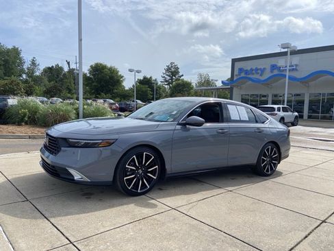 Used 2023 Honda Accord Touring image 6
