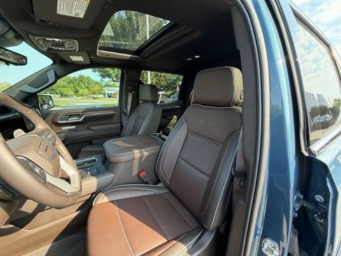 Used 2024 GMC Sierra 1500 Denali w/ Denali Reserve Package AWD/4WD image 10