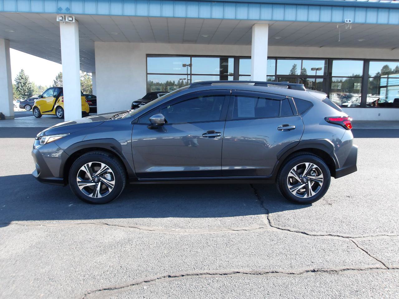 Used 2024 Subaru Crosstrek 2.0i Premium w/ Crosstrek Mirror Package AWD/4WD image 2