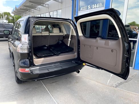 Used 2019 Lexus GX 460 Premium w/ Premium Package AWD/4WD image 9