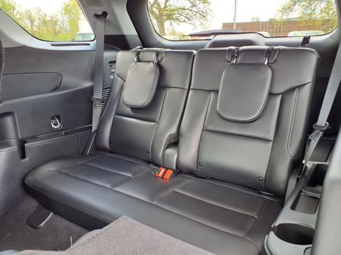 Used 2024 Ford Explorer XLT w/ Equipment Group 202A AWD/4WD image 8