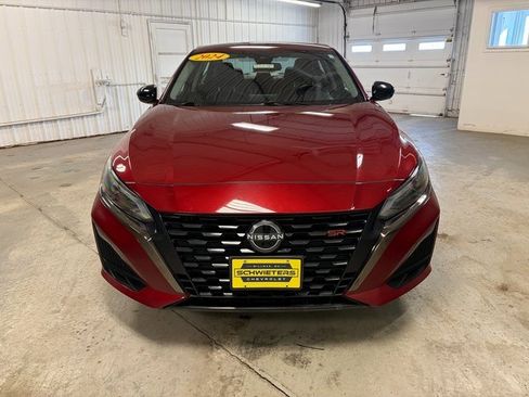 Used 2024 Nissan Altima 2.5 SR image 2