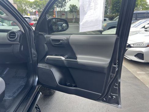Used 2022 Toyota Tacoma SR5 RWD image 34