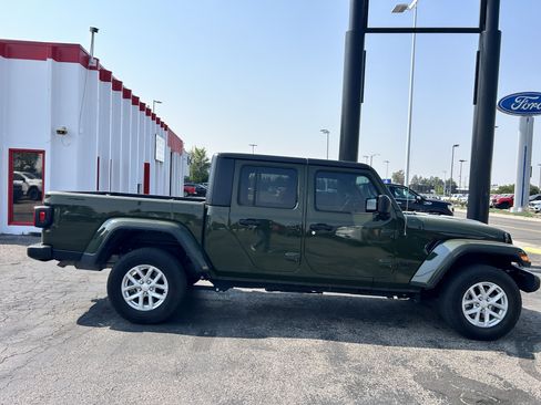 Used 2023 Jeep Gladiator Sport AWD/4WD image 6