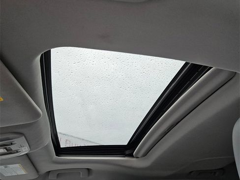 Used 2022 Toyota Highlander XLE image 19