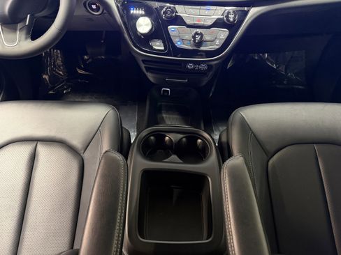 Used 2025 Chrysler Pacifica Select FWD image 30