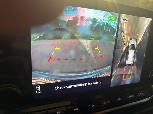 Used 2022 Nissan Rogue Platinum w/ Head-Up Display Package image 10