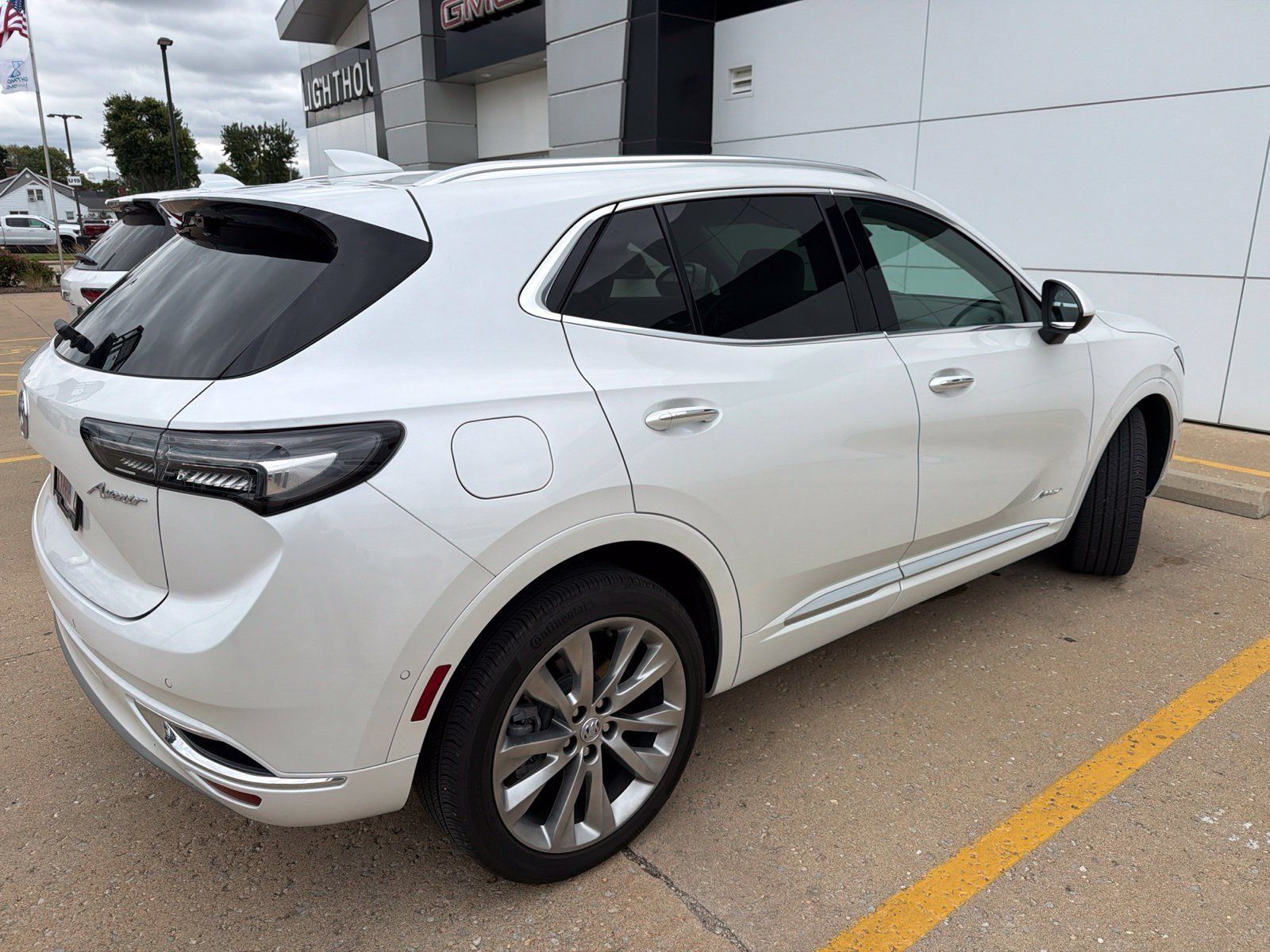 Used 2023 Buick Envision Avenir AWD/4WD image 2