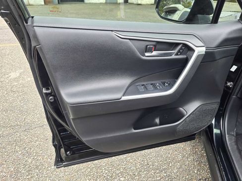 Used 2020 Toyota RAV4 Limited image 23