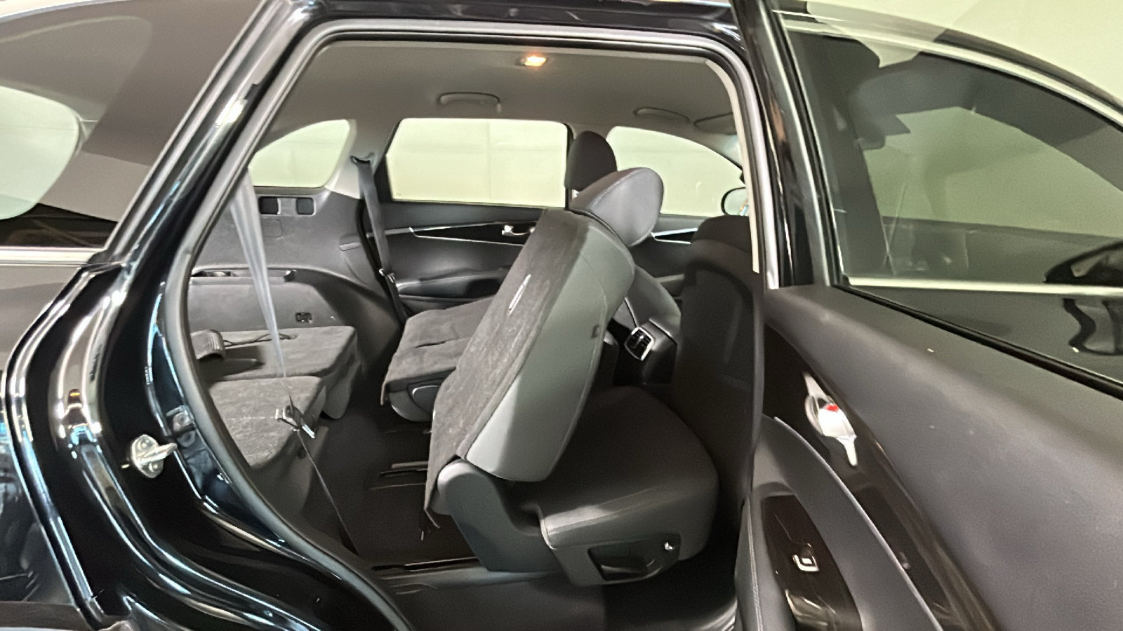 Used 2020 Kia Sorento LX AWD/4WD image 34