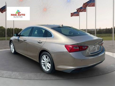 Used 2018 Chevrolet Malibu LT w/ Driver Confidence Package FWD image 3