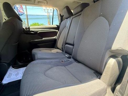 Used 2023 Toyota Highlander LE AWD/4WD image 13