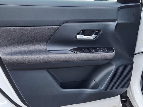 Certified 2025 Nissan Kicks SV FWD image 19