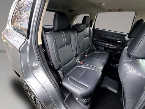 Used 2018 Mitsubishi Outlander GT image 24