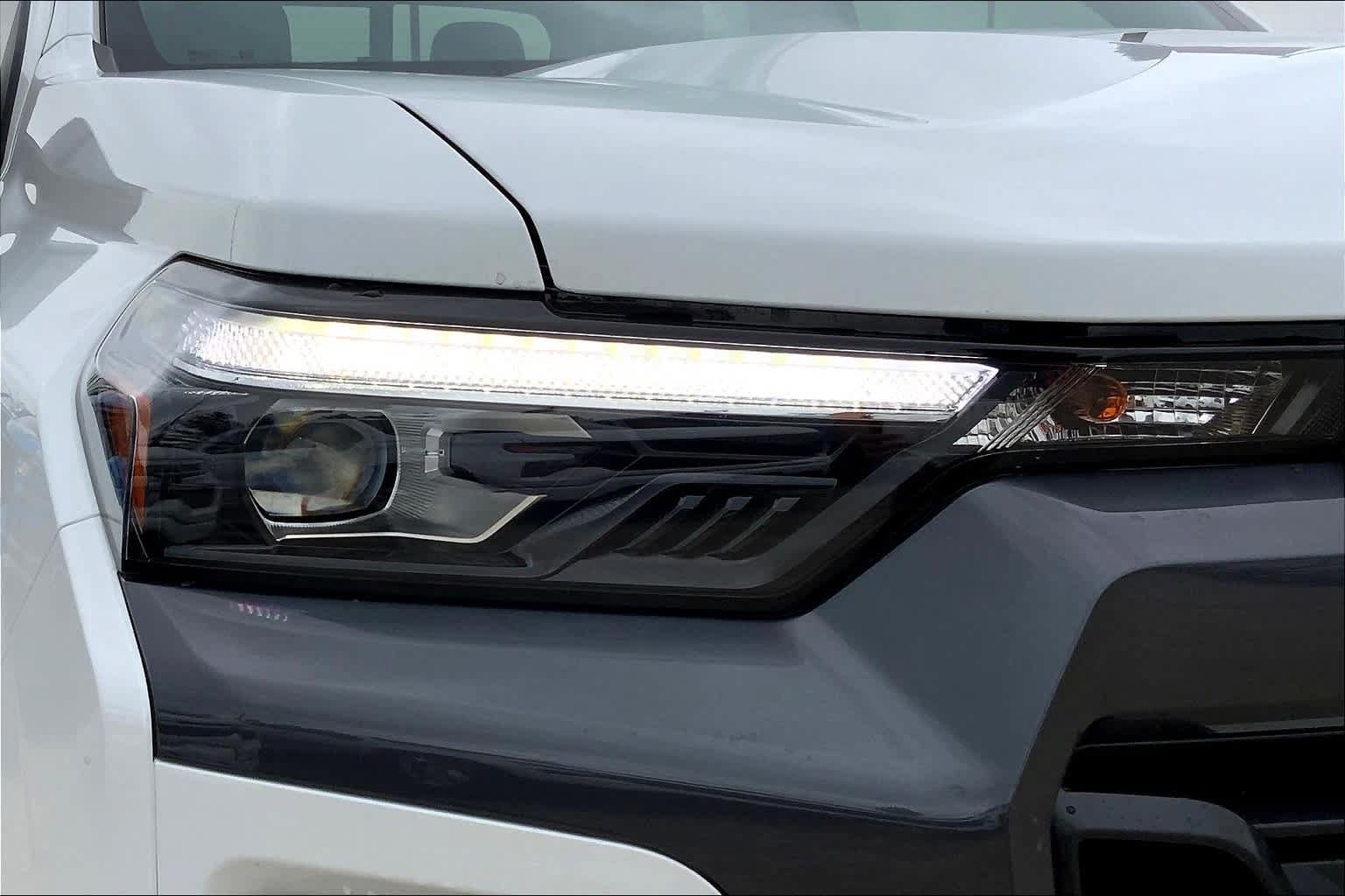 Used 2024 Chevrolet Colorado LT w/ LT Convenience Package III RWD image 13