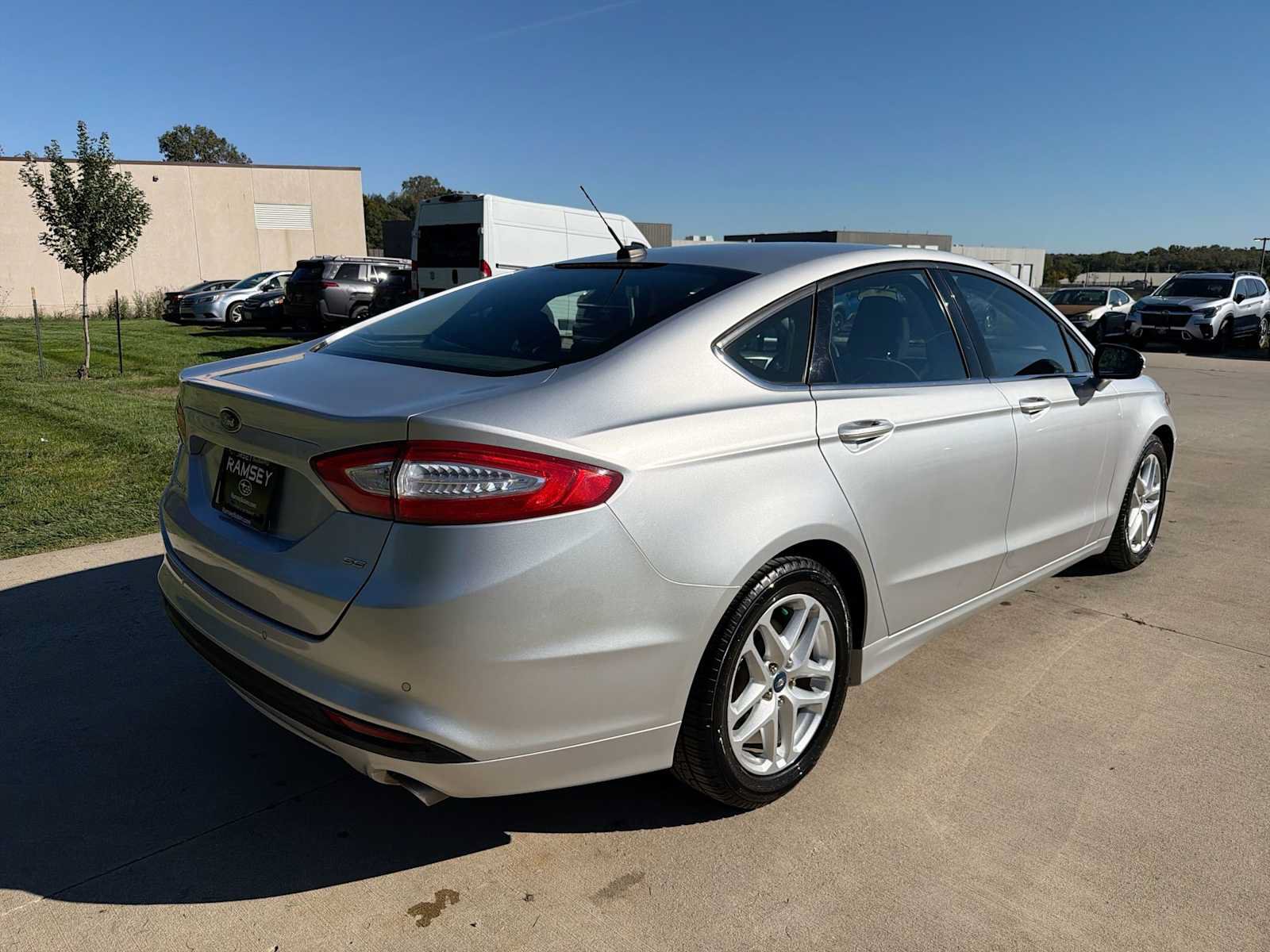 Used 2015 Ford Fusion SE FWD image 6