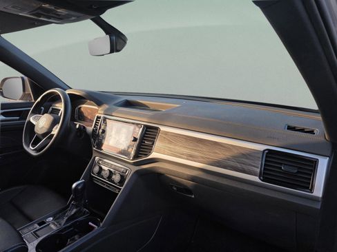 Used 2022 Volkswagen Atlas Cross Sport SE image 23