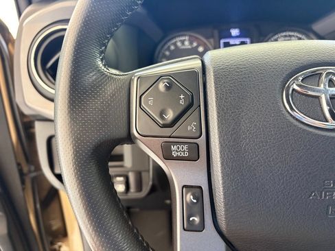 Used 2017 Toyota Tacoma TRD Off-Road w/ Tow Package (A/T) AWD/4WD image 4