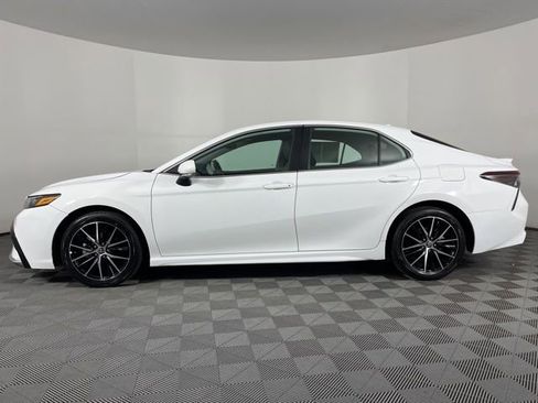 Used 2023 Toyota Camry SE image 6