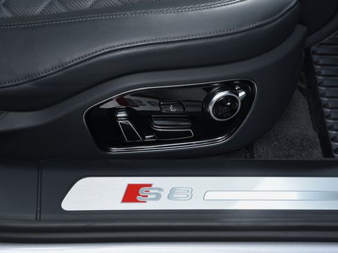 Used 2015 Audi S8 AWD/4WD image 34