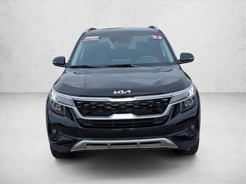 Used 2023 Kia Seltos S w/ Navigation Package FWD image 2