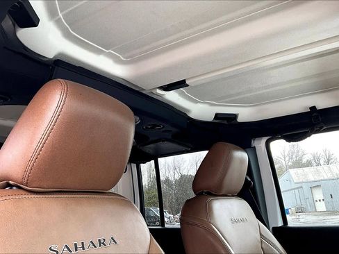 Used 2017 Jeep Wrangler Unlimited Sahara w/ Connectivity Group image 14