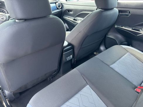 Used 2025 Nissan Versa SV FWD image 25