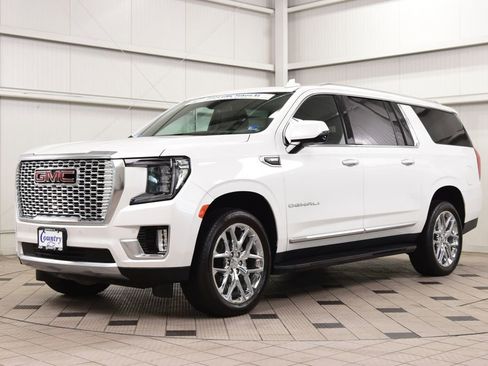 Used 2024 GMC Yukon XL Denali AWD/4WD image 3