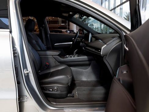 Used 2025 Cadillac XT4 Premium Luxury image 35