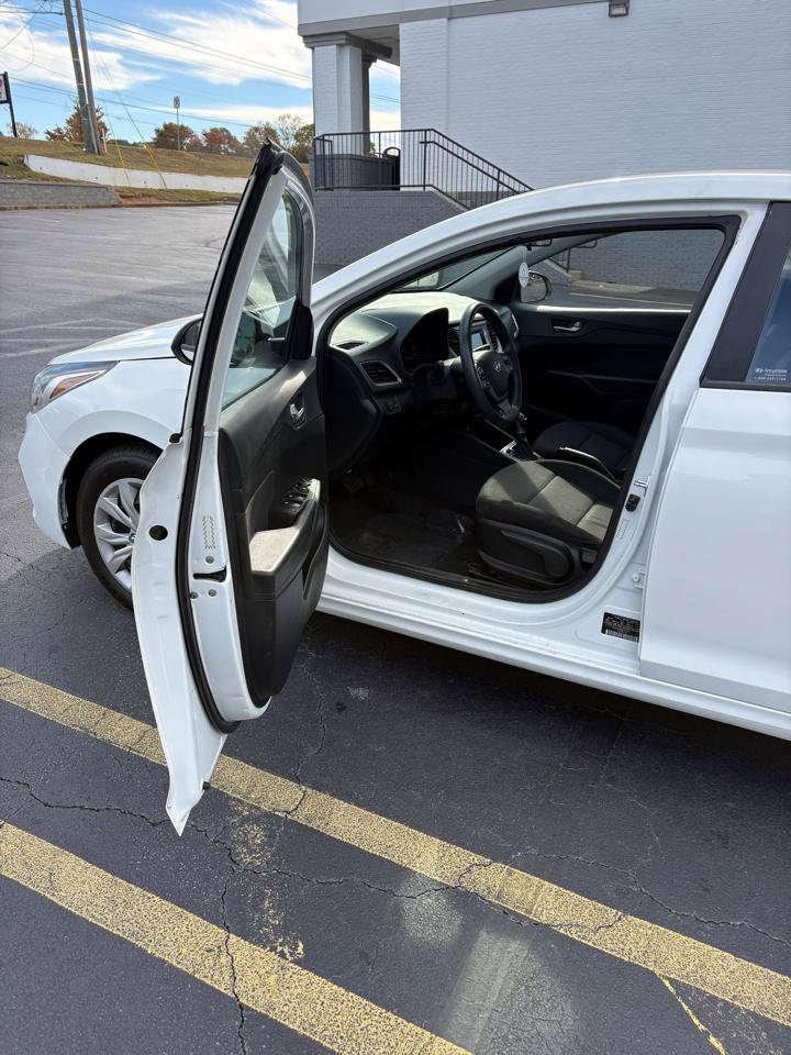 Used 2021 Hyundai Accent SE FWD image 9