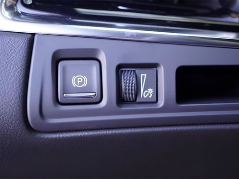 New 2025 Cadillac XT6 Luxury image 16