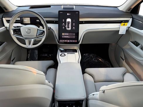 New 2025 Volvo EX90 Ultra w/ Protection Package Premier image 7