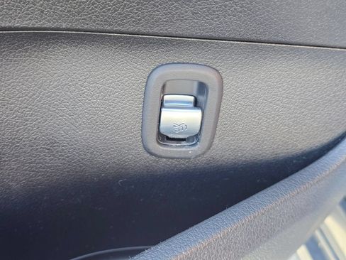 Used 2022 Mercedes-Benz C 300 Sedan image 21