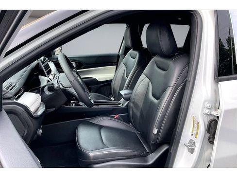 Used 2025 Jeep Compass Limited w/ Sun & Sound Group AWD/4WD image 23