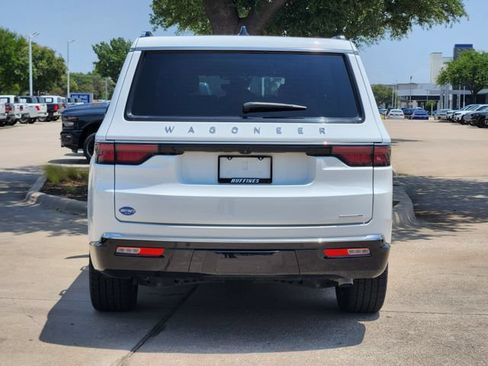 Used 2024 Jeep Wagoneer Series II w/ Flexible Seating Group RWD image 6