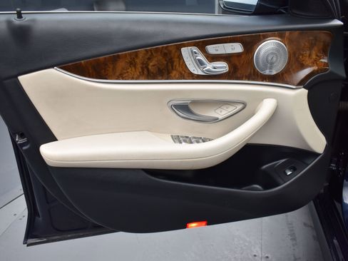 Used 2017 Mercedes-Benz E 300 4MATIC image 5