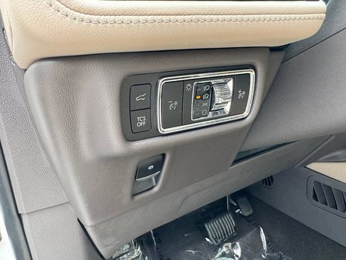 Used 2023 Lincoln Nautilus Reserve AWD/4WD image 15