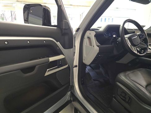 Used 2024 Land Rover Defender 110 SE image 19