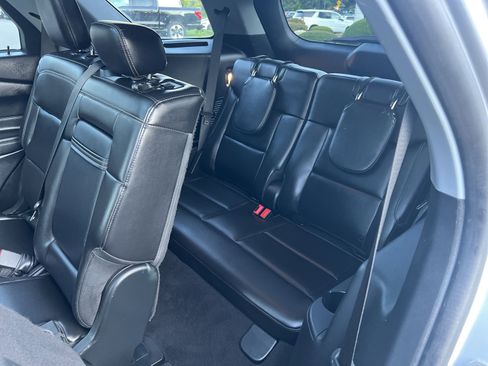 Certified 2022 Ford Explorer XLT w/ Equipment Group 202A image 19