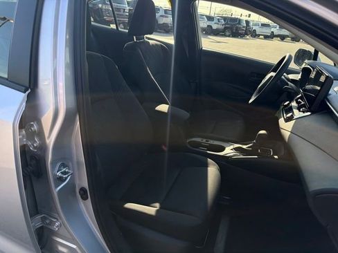 Used 2025 Toyota Corolla LE FWD image 32