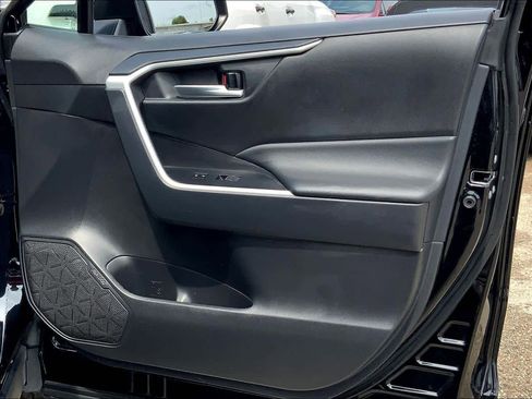 Used 2025 Toyota RAV4 XLE image 22