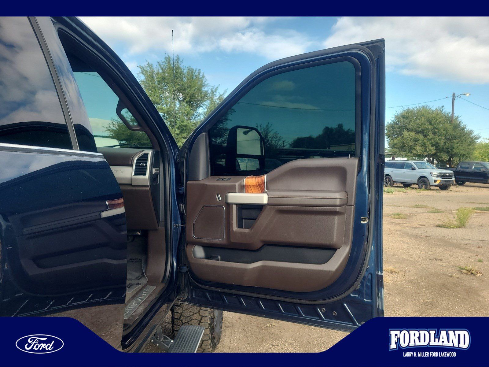 Used 2018 Ford F350 King Ranch w/ King Ranch Ultimate Package AWD/4WD image 16