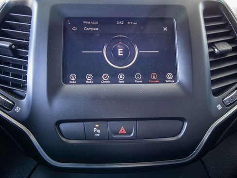 Used 2019 Jeep Cherokee Latitude Plus image 35