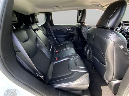 Used 2021 Jeep Cherokee Latitude Plus FWD image 17